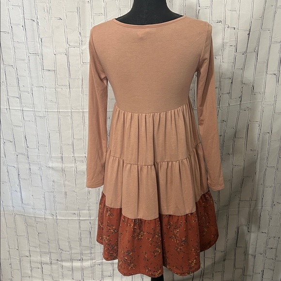 NWOT Red lolly Elegant Peach and Rust Tiered Dress. Size medium but fits small - Picture 3 of 4